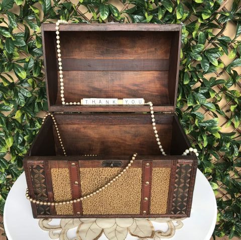 wishing well (decorated treasure chest) | Other Props & Décor