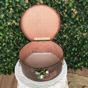 wishing well (vintage hat box) | Other Props & Décor