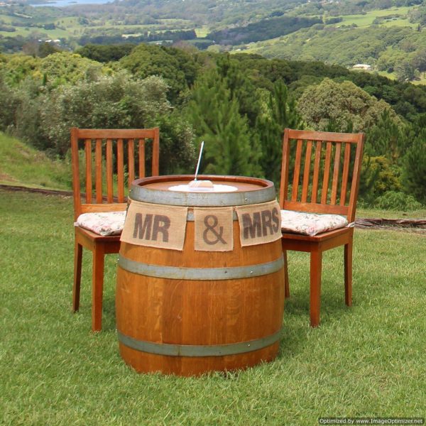 Wine barrel (3/4) & rustic chairs | Signing Table & Chairs
